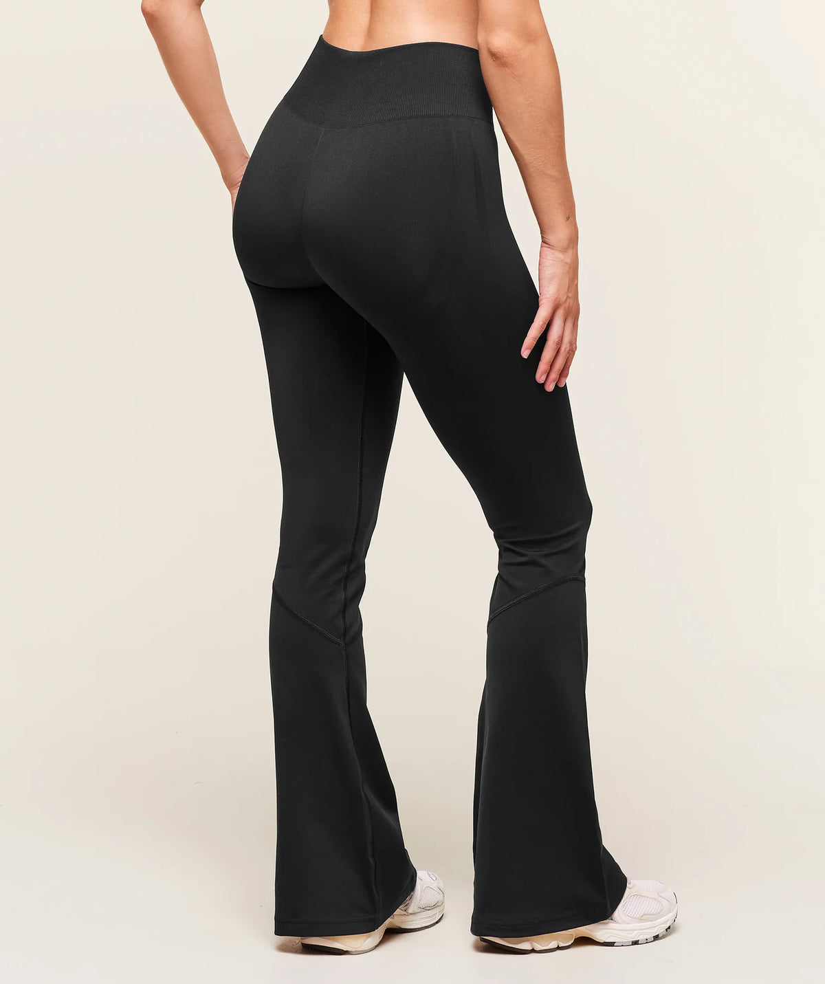 Gymshark Everyday Seamless Flared Legging - Black