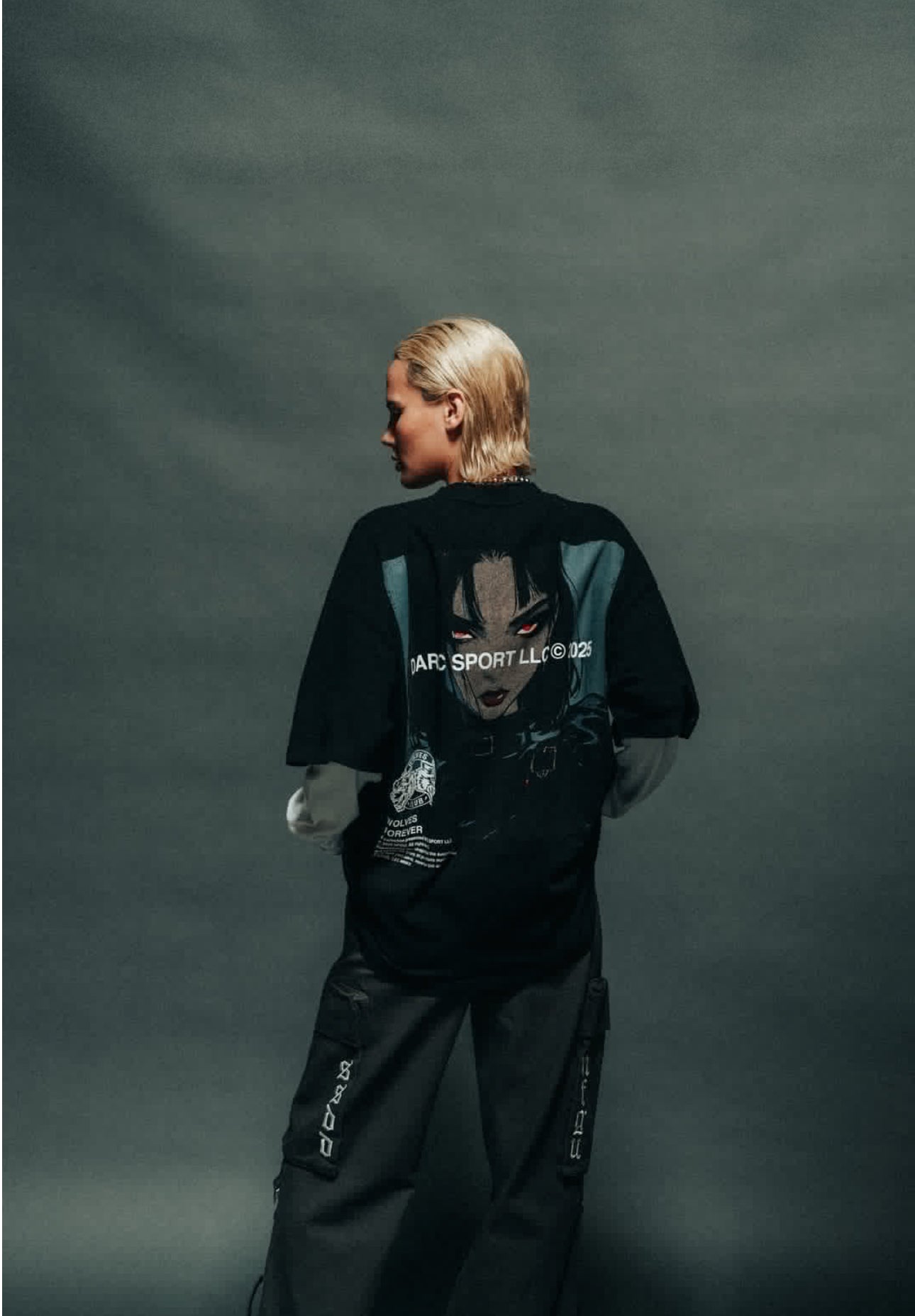 IN HER EYES "PREMIUM" OVERSIZED TEE IN BLACK