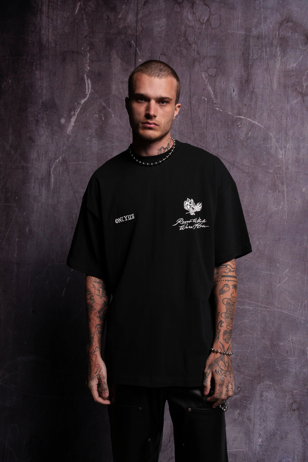 Mori Among Roses "Side By Side"
Oversized Tee in Black