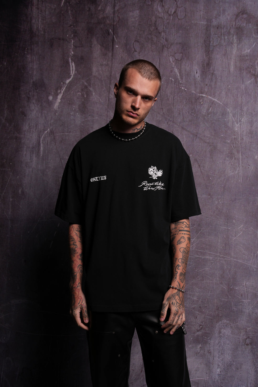 Wolves Among Roses "Side By Side"
Oversized Tee in black
