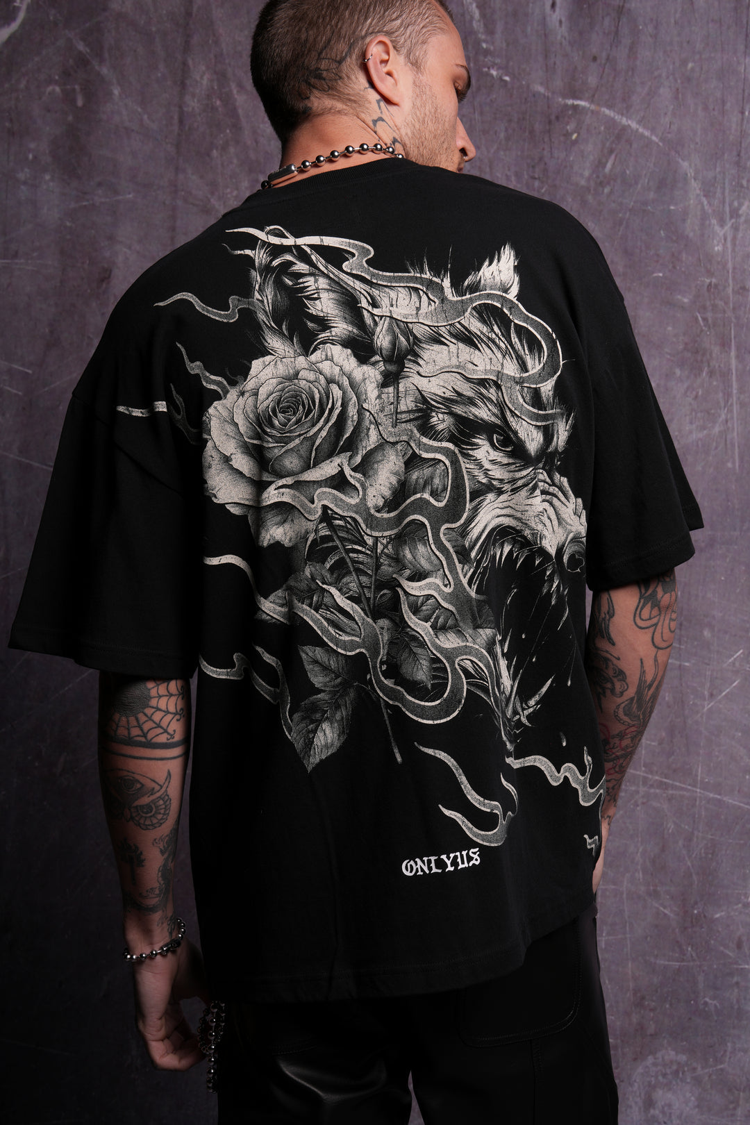 Wolves Among Roses "Side By Side"
Oversized Tee in black