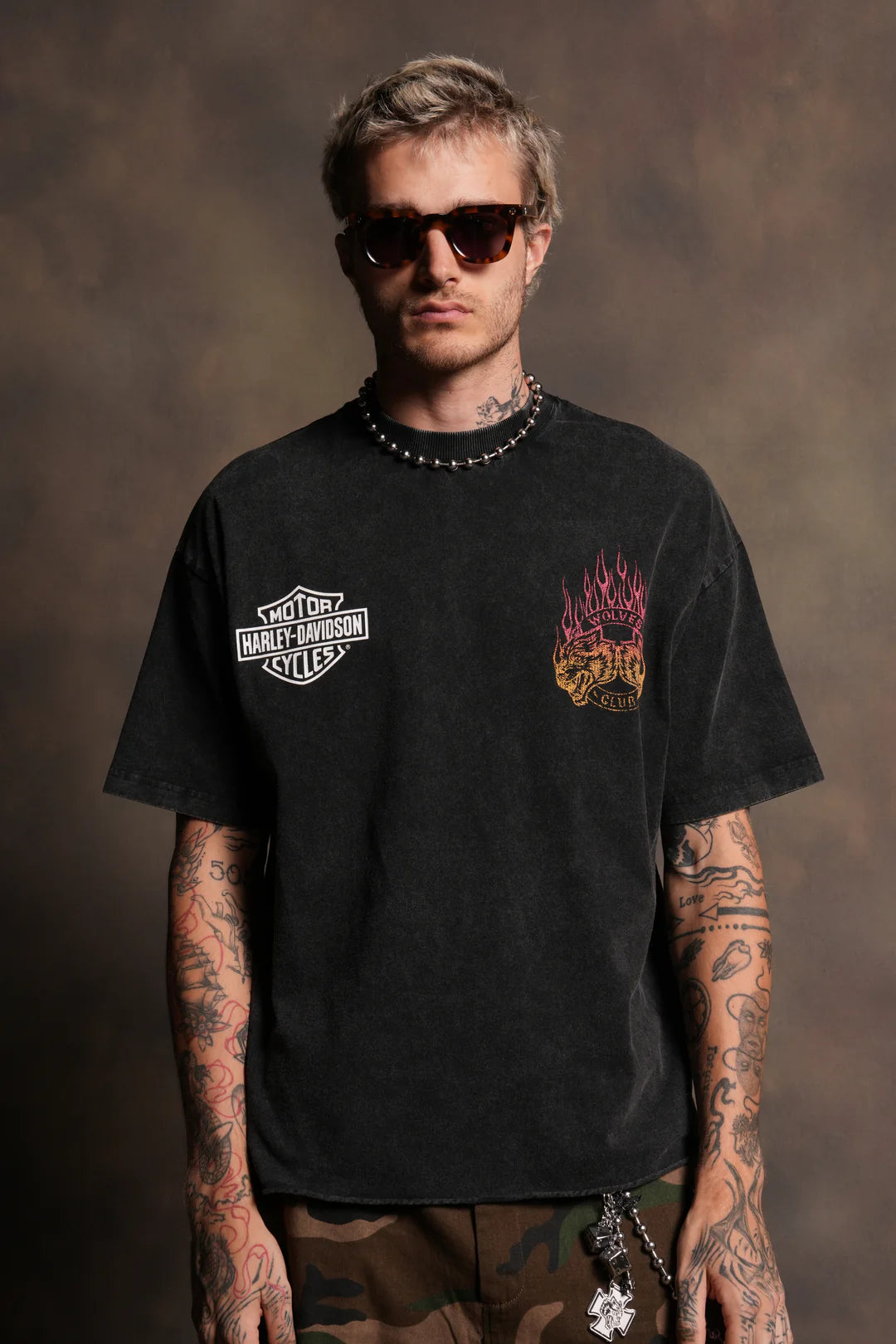 RISING SUN GRUNGE MID LENGTH RAW HEM TEE IN WASHED BLACK