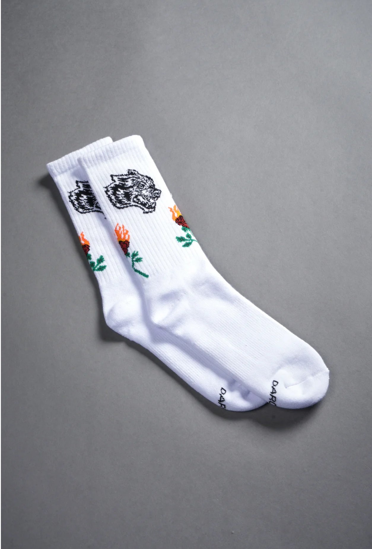 THE WOLF AND THE ROSE CLASSIC SOCKS IN WHITE