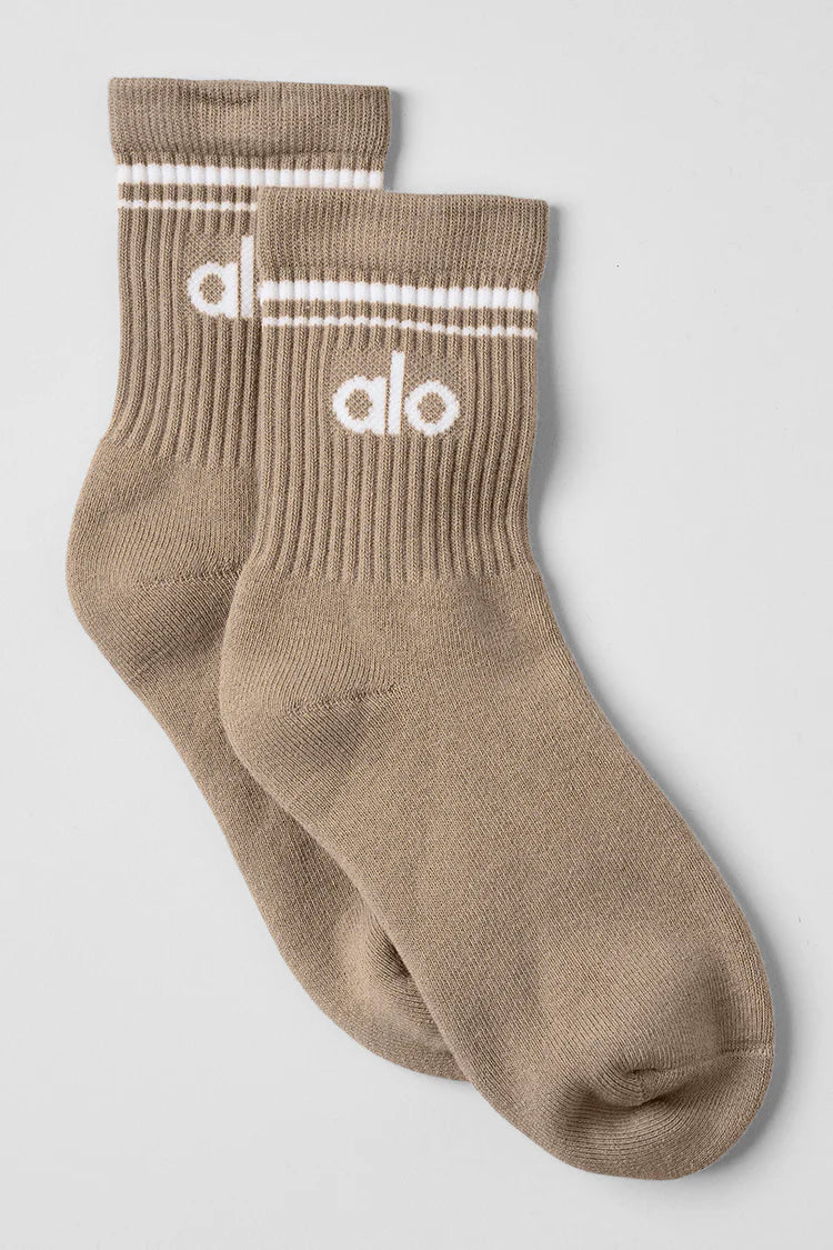 Alo Unisex Half-Crew Throwback Sock Gravel/White