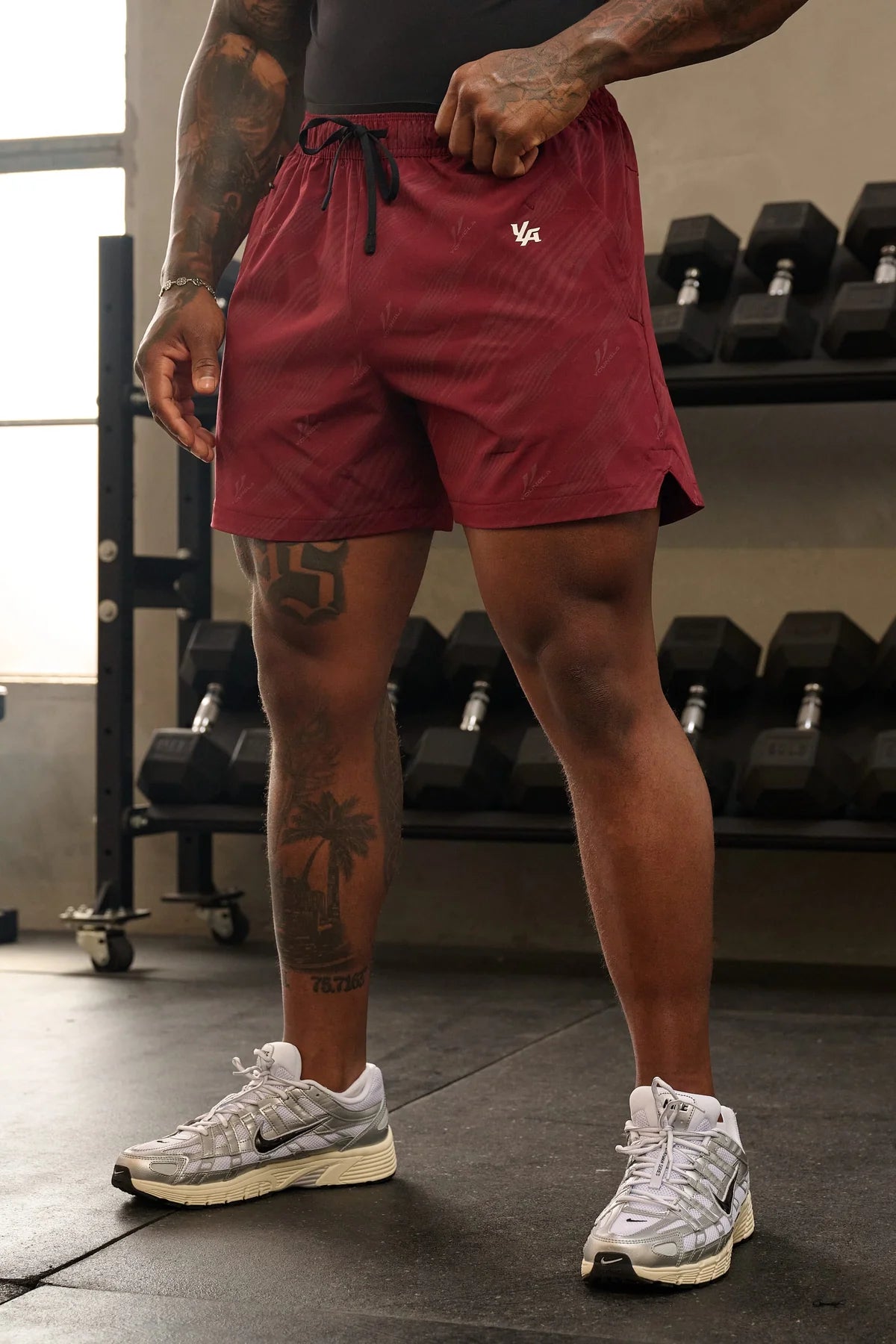 1052 - REFLECTIVE FITNESS SHORTS burgundy