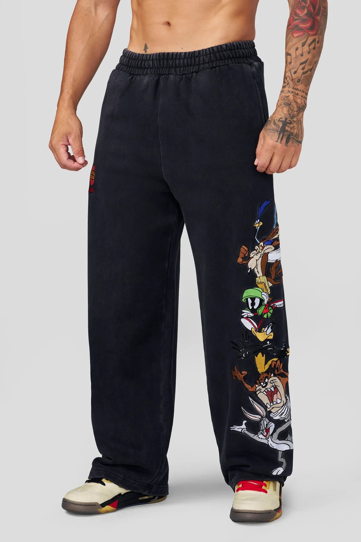 2183 - LOONEY TUNES SQUAD SWEATS