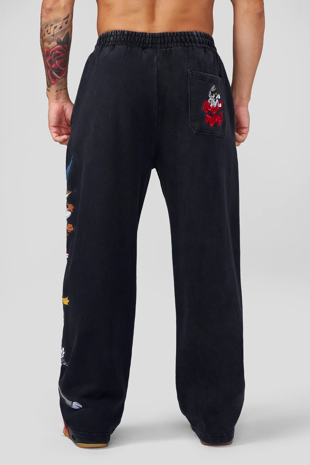 2183 - LOONEY TUNES SQUAD SWEATS