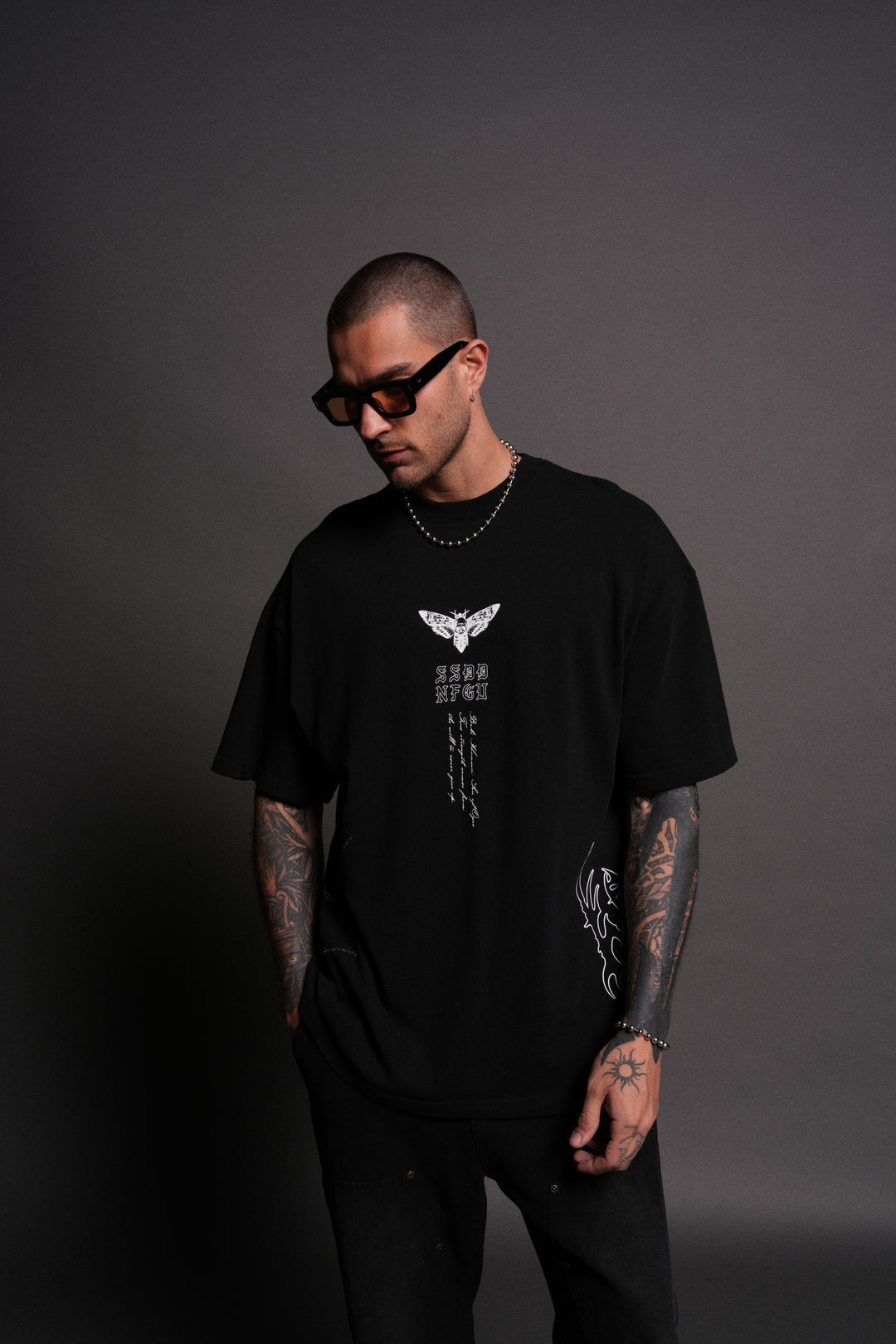 YUJIRO HANMA "SIDE BY SIDE" SERIES PREMIUM OVERSIZED TEE IN BLACK